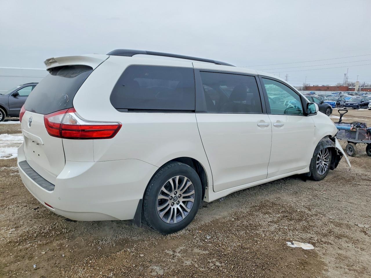 Toyota Sienna Xle 8-passenger