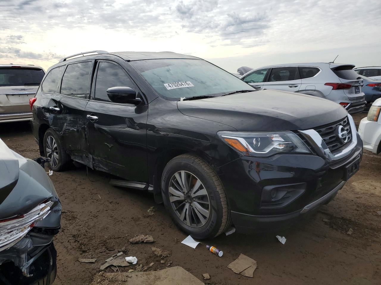 Nissan Pathfinder S