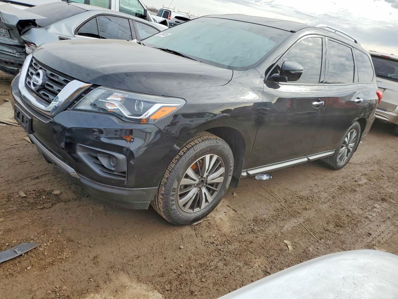 Salvage Nissan Pathfinder Image