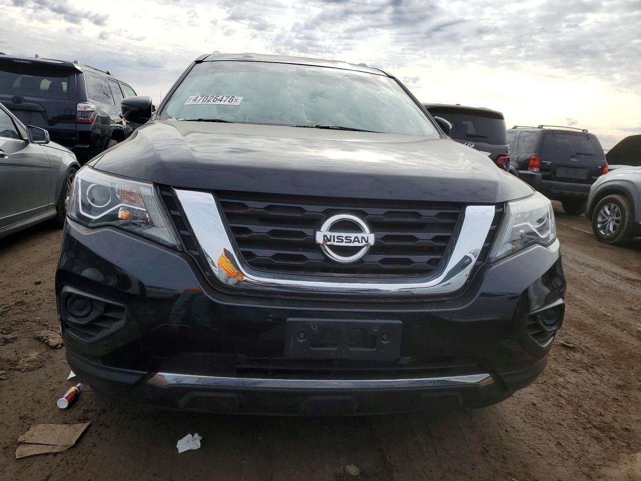 Nissan Pathfinder S