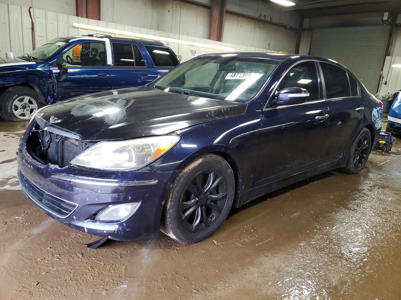 Salvage Hyundai Genesis Image