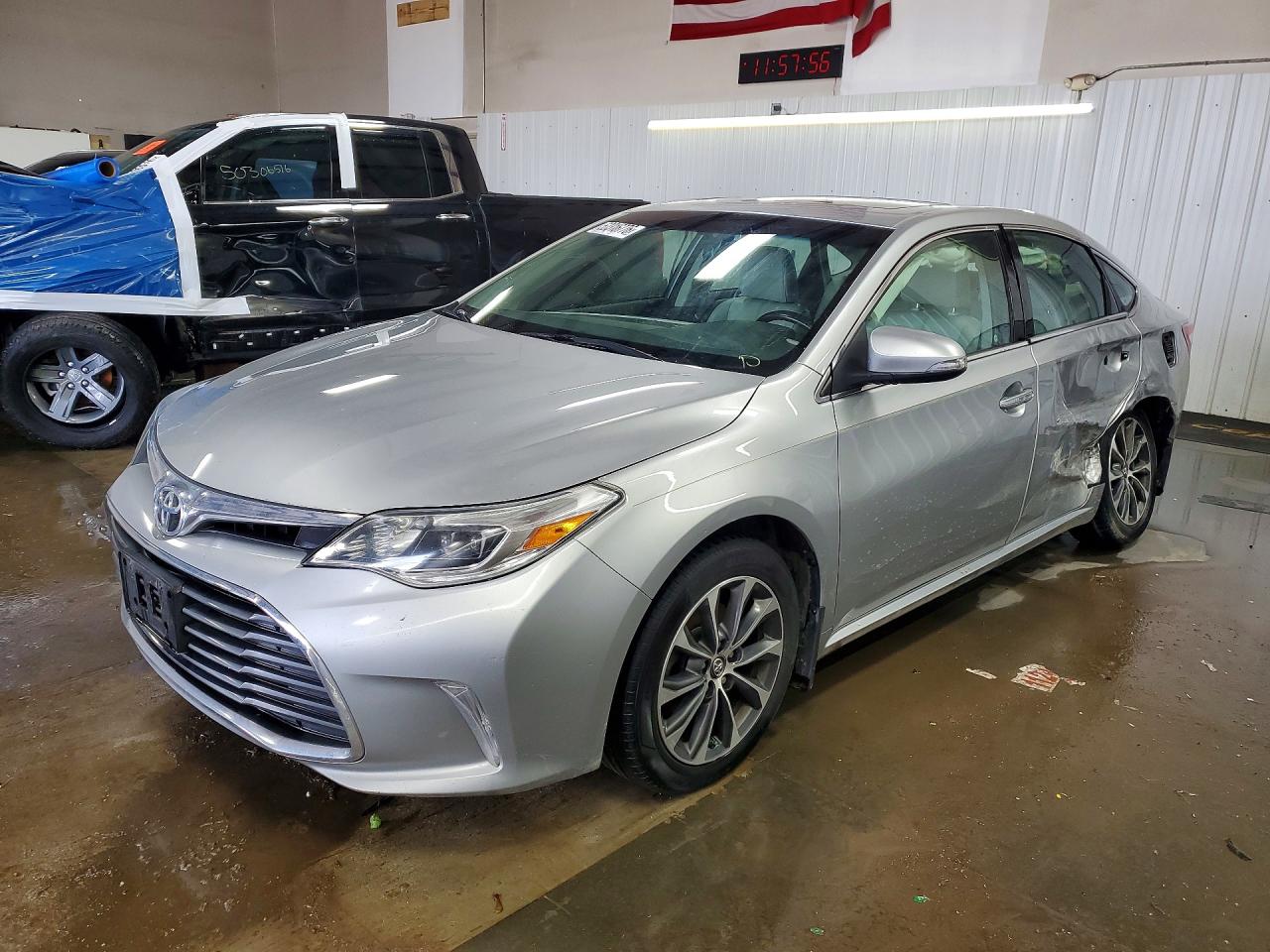 Salvage Toyota Avalon Image