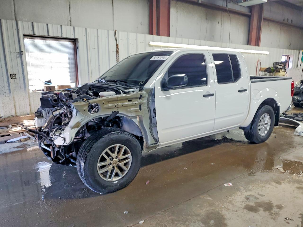 Salvage Nissan Frontier Image