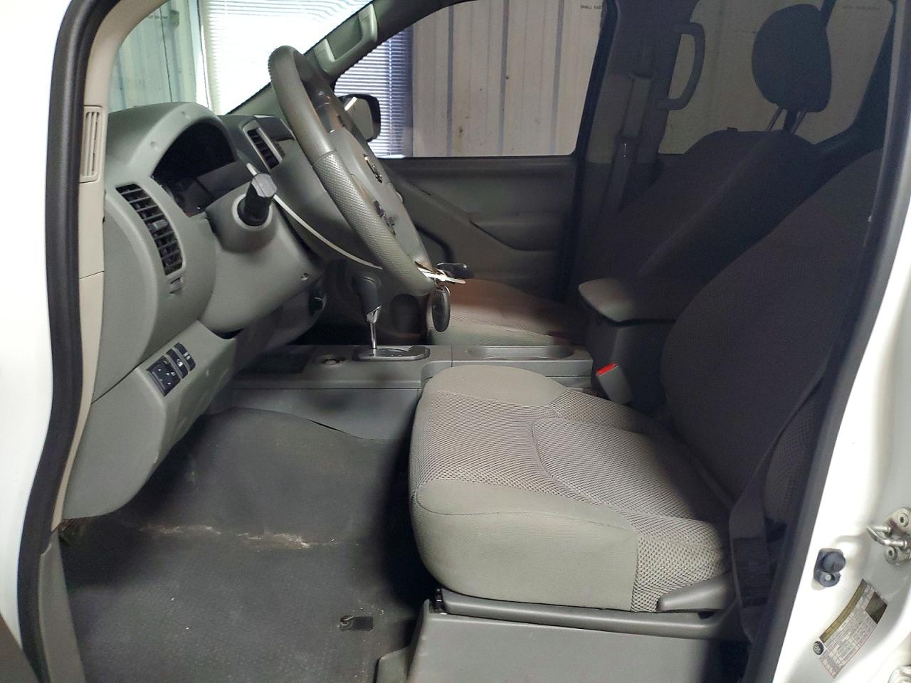 Nissan Frontier Sv