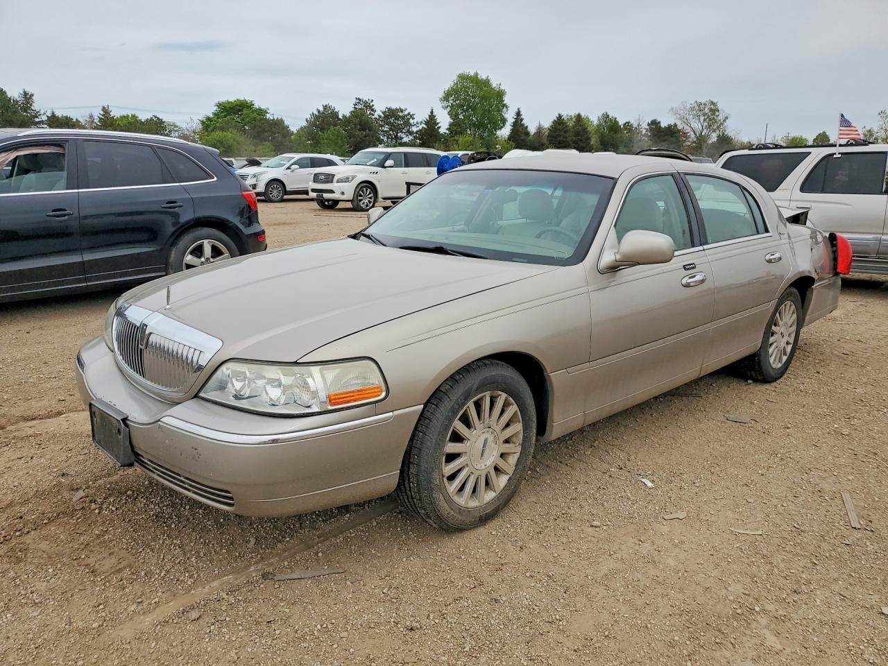 Salvage Lincoln Towncar Image