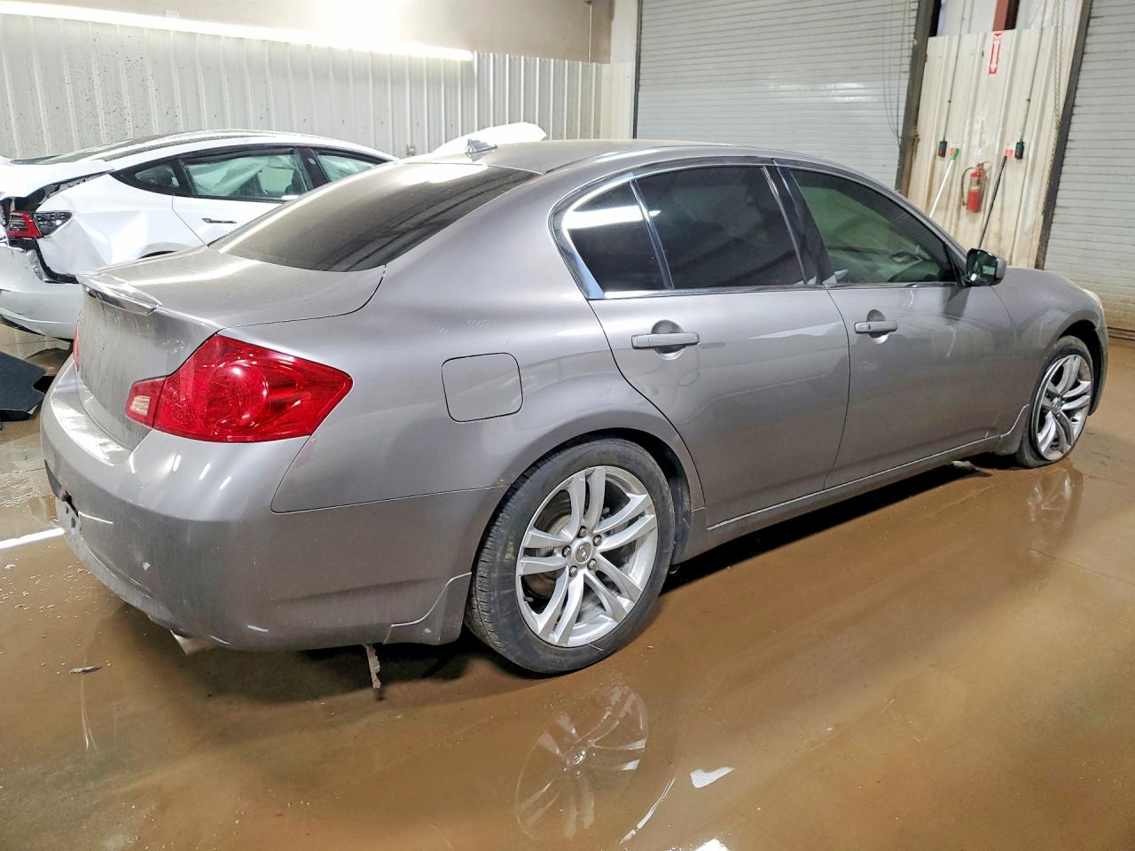 INFINITI G37 X
