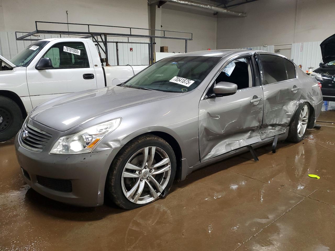 Salvage INFINITI G37 Image