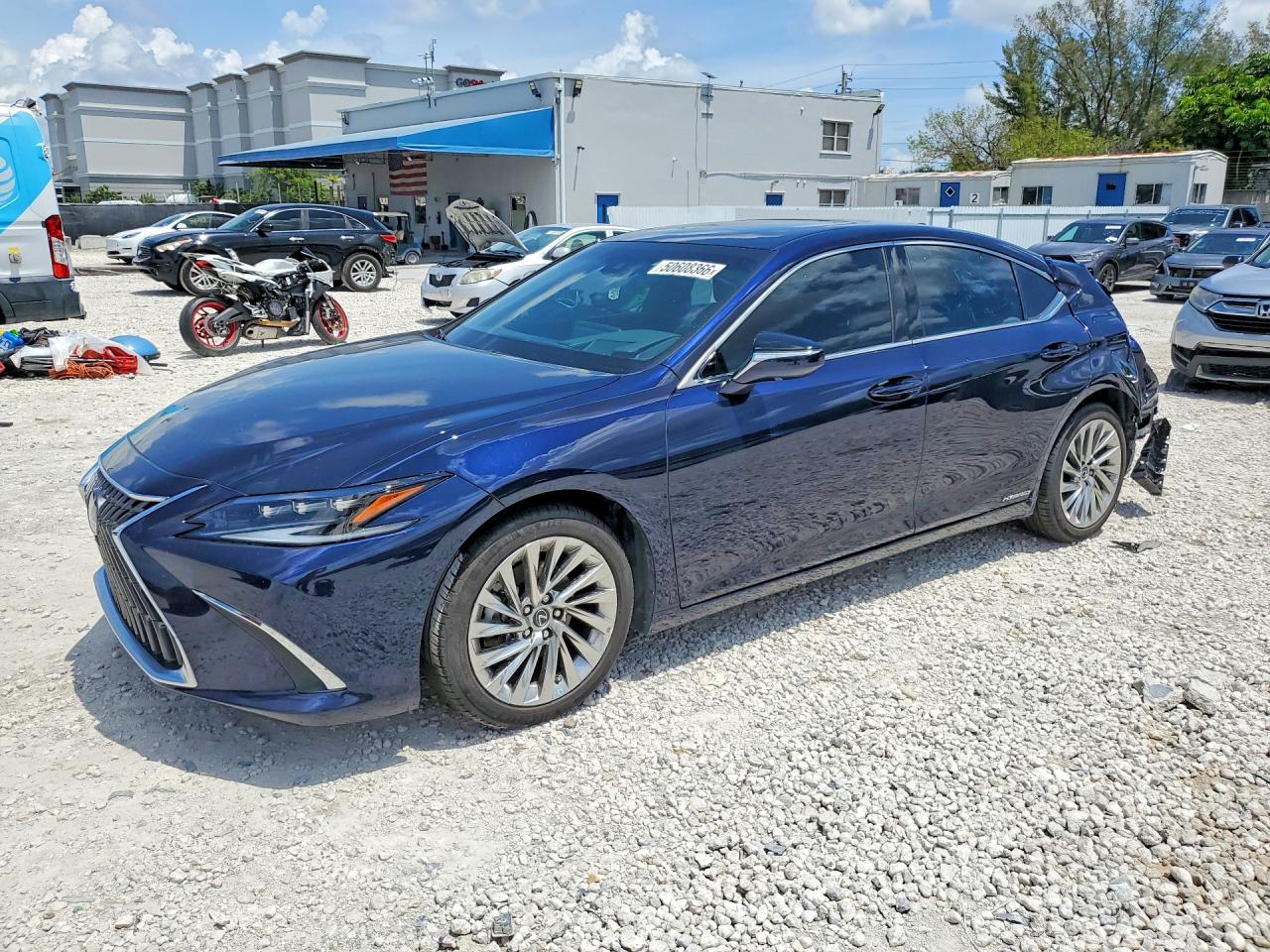 Salvage Lexus Es Image