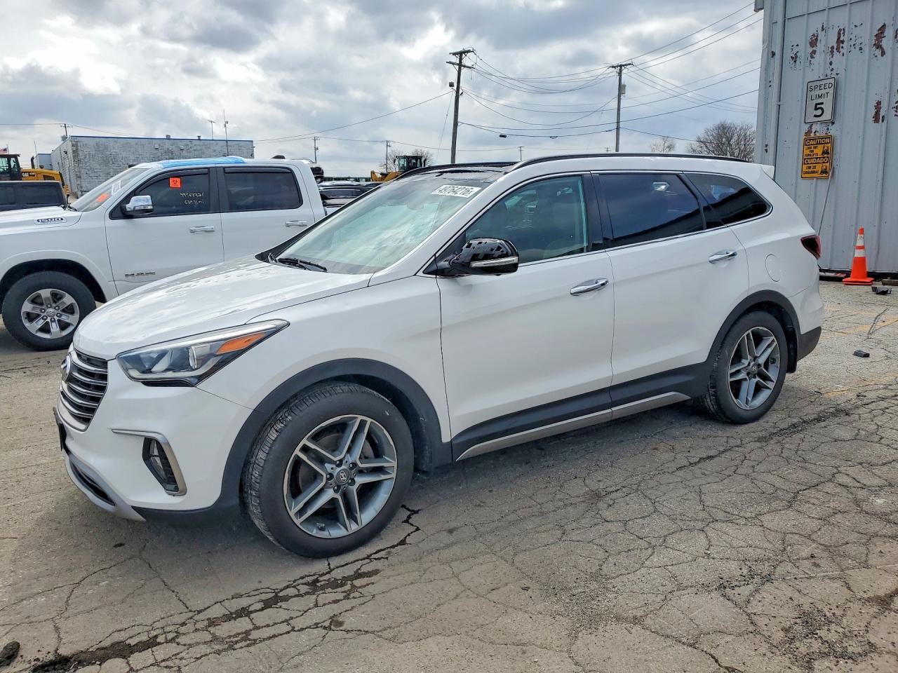 Salvage Hyundai SANTA FE Image