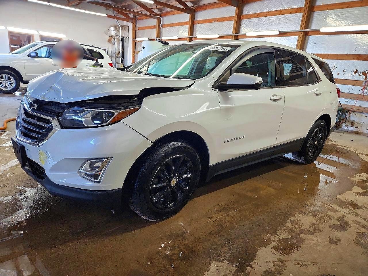 Salvage Chevrolet Equinox Image