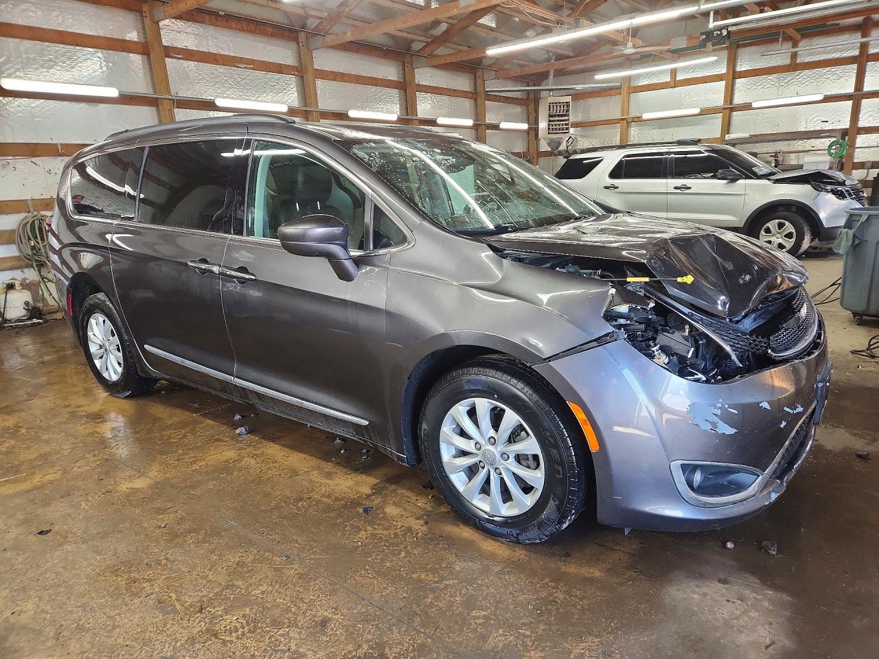 Chrysler Pacifica Touring L