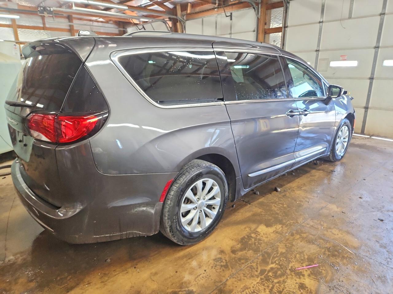 Chrysler Pacifica Touring L