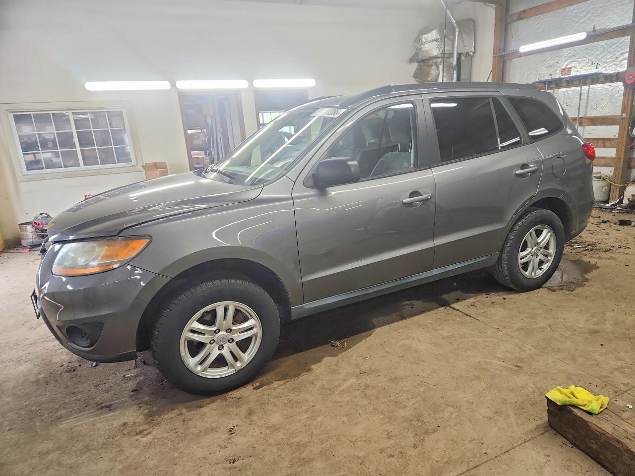 Salvage Hyundai SANTA FE Image