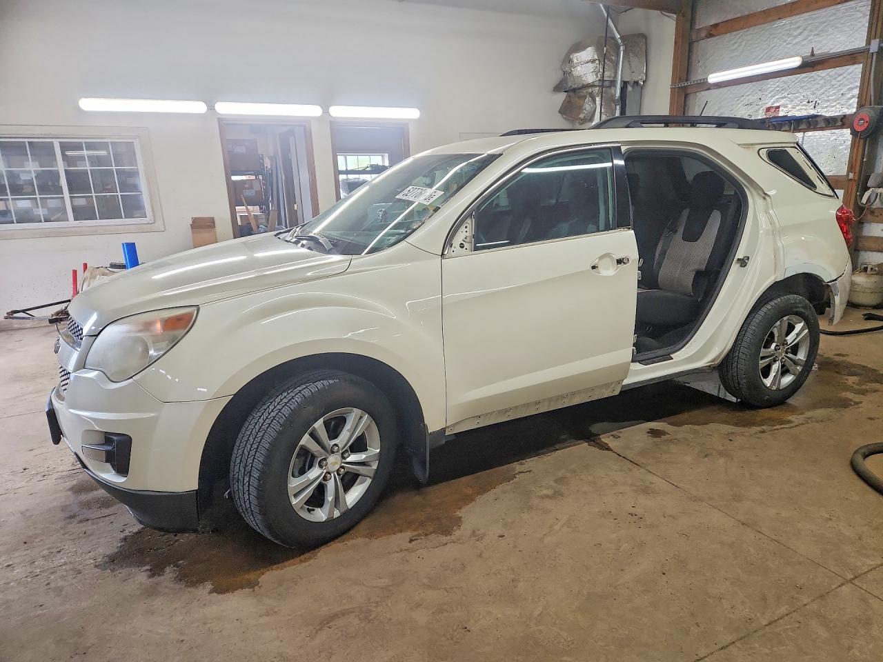 Salvage Chevrolet Equinox Image