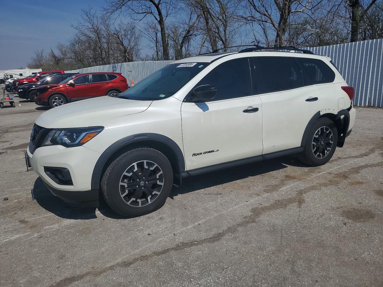 Salvage Nissan Pathfinder Image