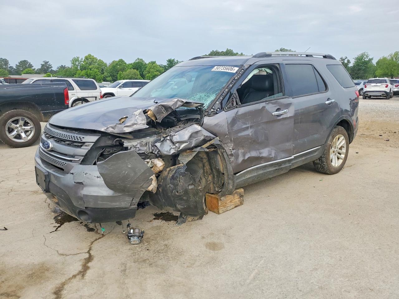 Salvage Ford Explorer Image