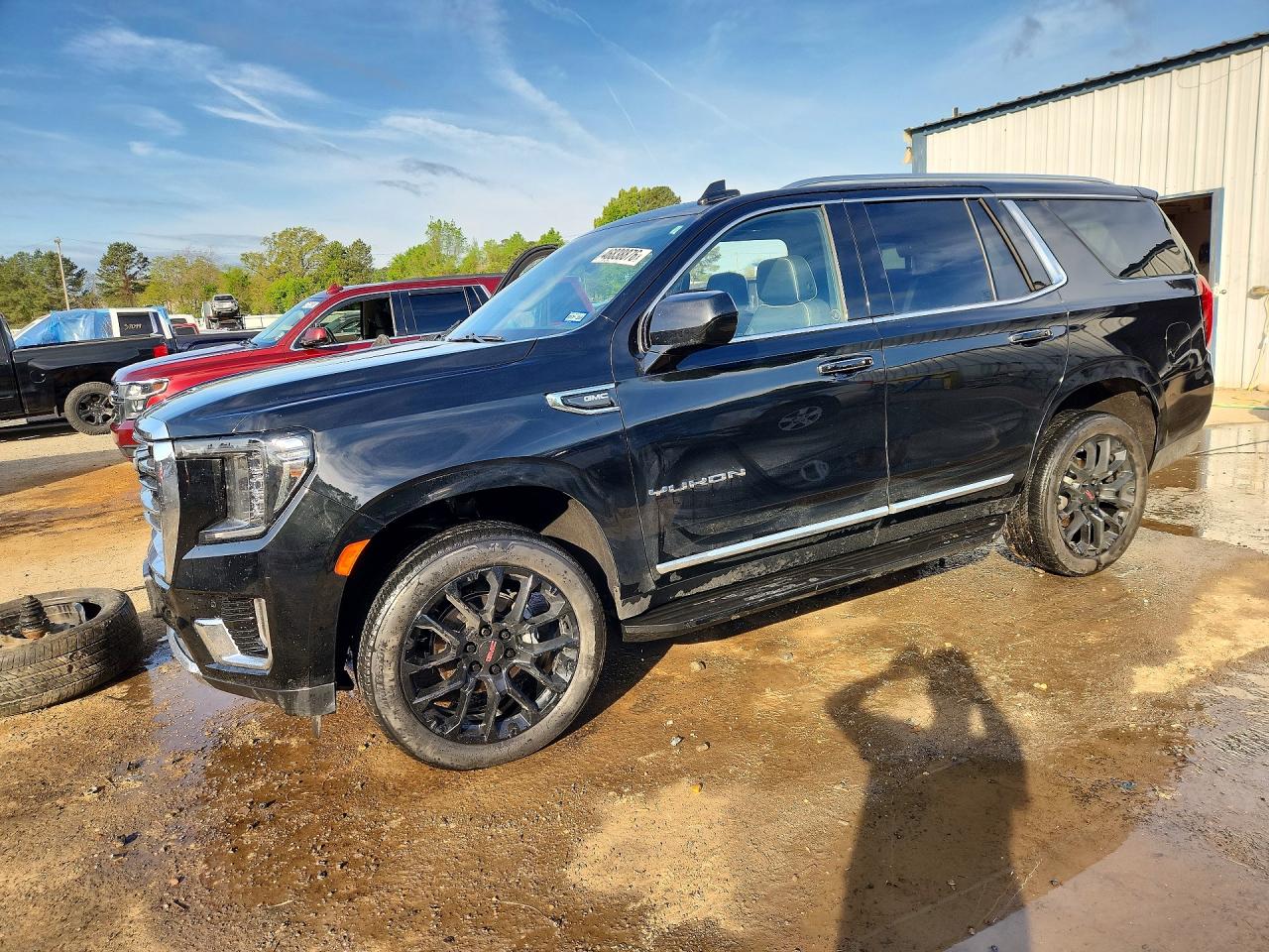 Salvage GMC Yukon Image