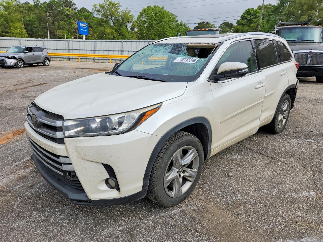 Salvage Toyota Highlander Image