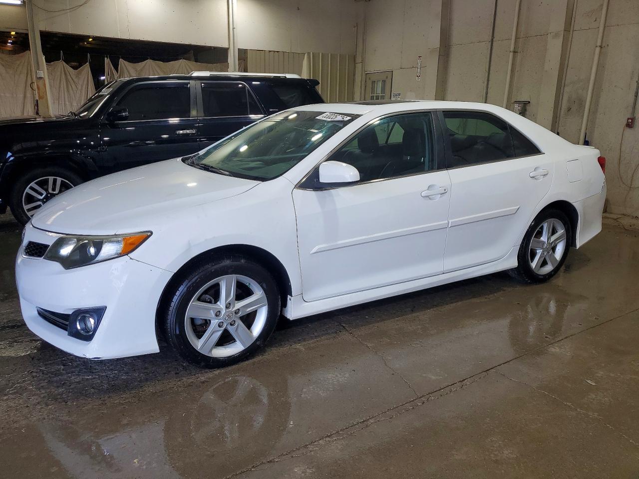 Salvage Toyota Camry Image