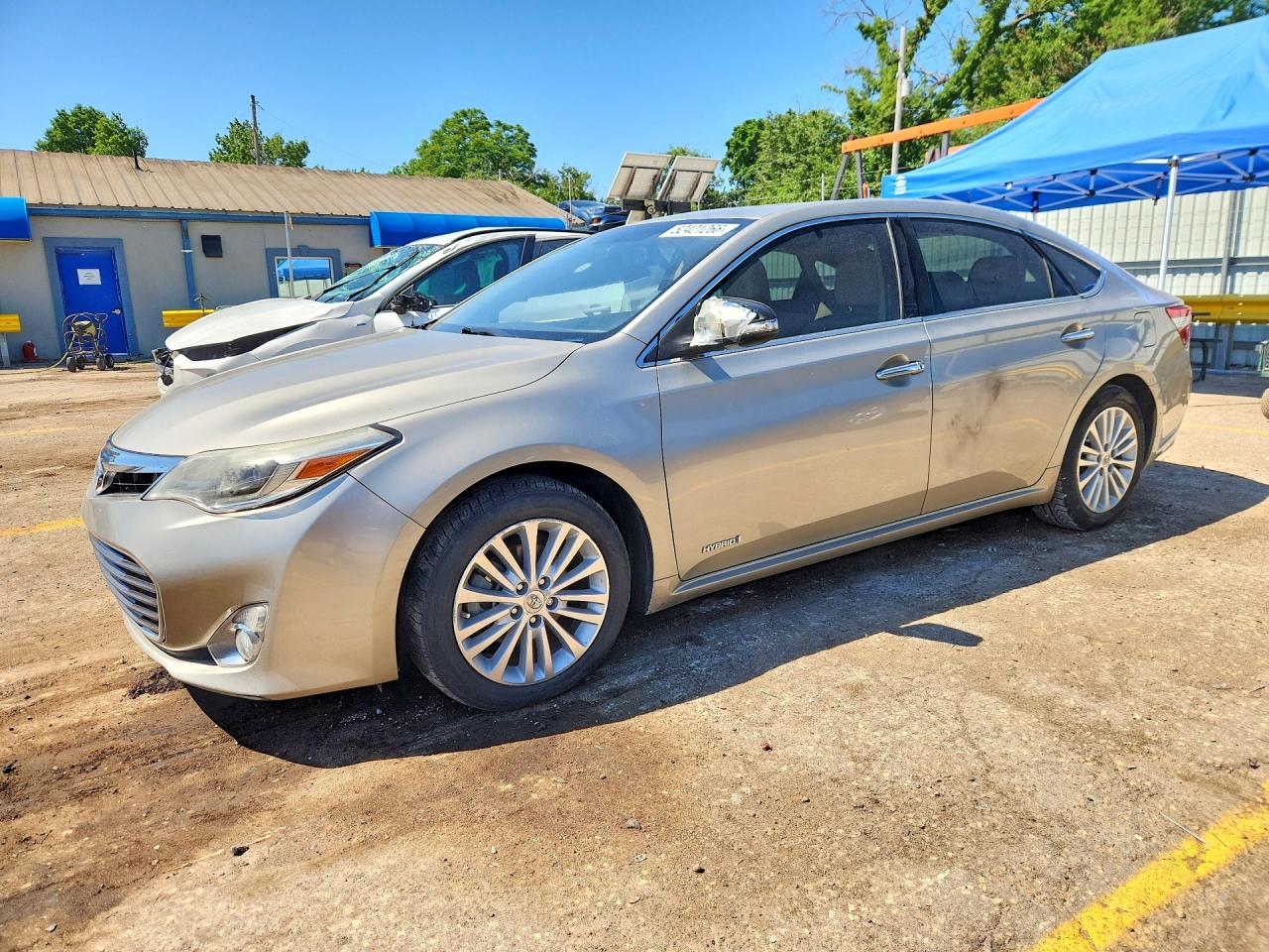 Salvage Toyota Avalon Image