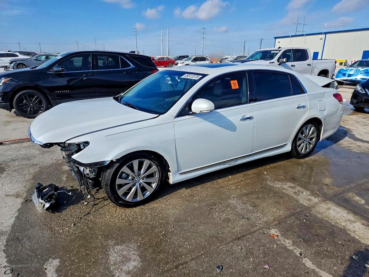 Salvage Toyota Avalon Image