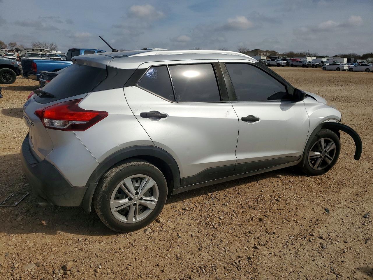 Nissan Kicks S