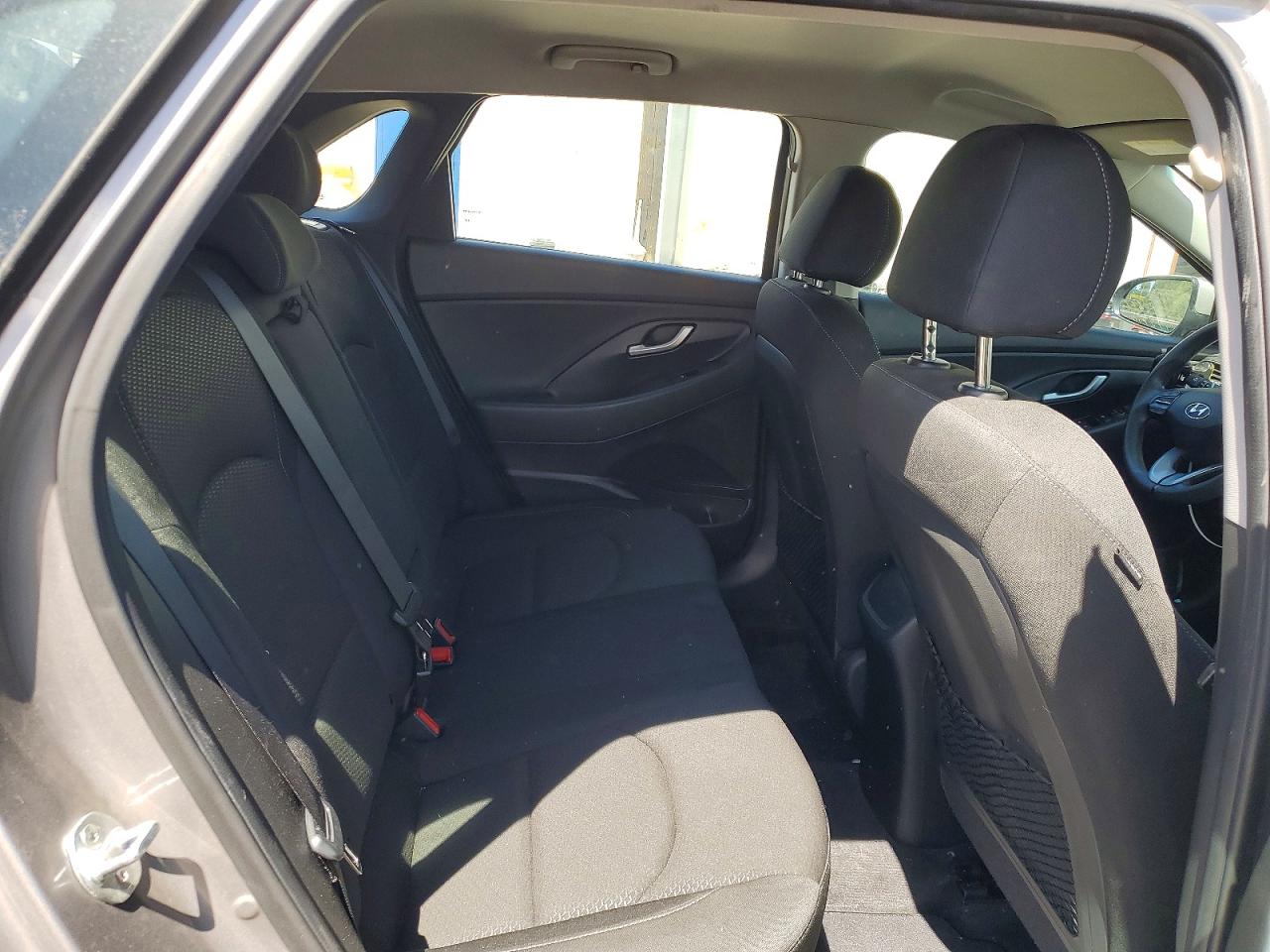 Hyundai ELANTRA Base