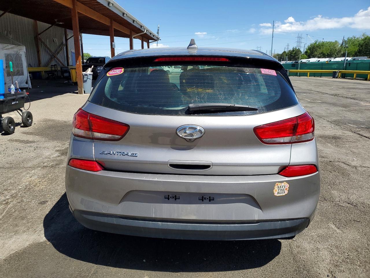 Hyundai ELANTRA Base