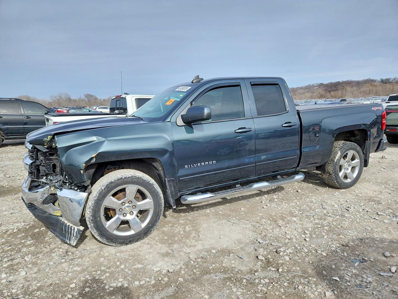 Salvage Chevrolet Silverado Image