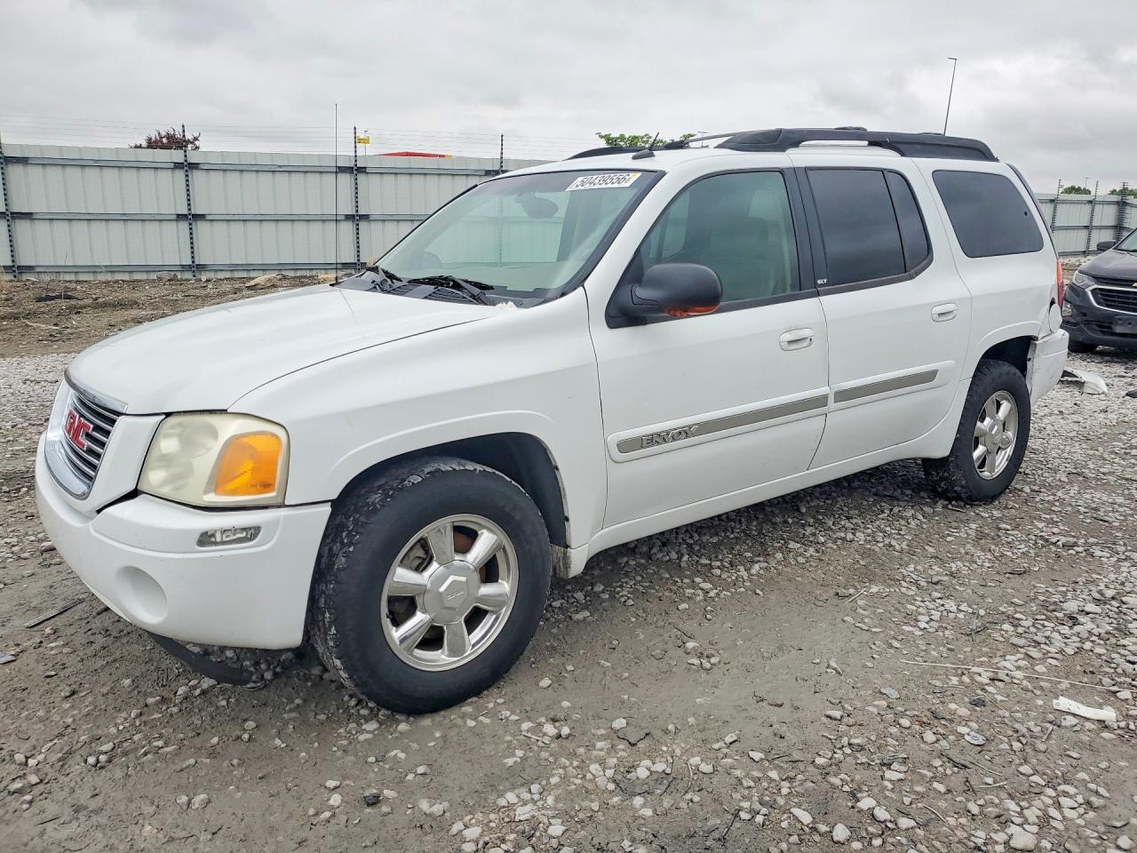 Salvage GMC Envoy Image