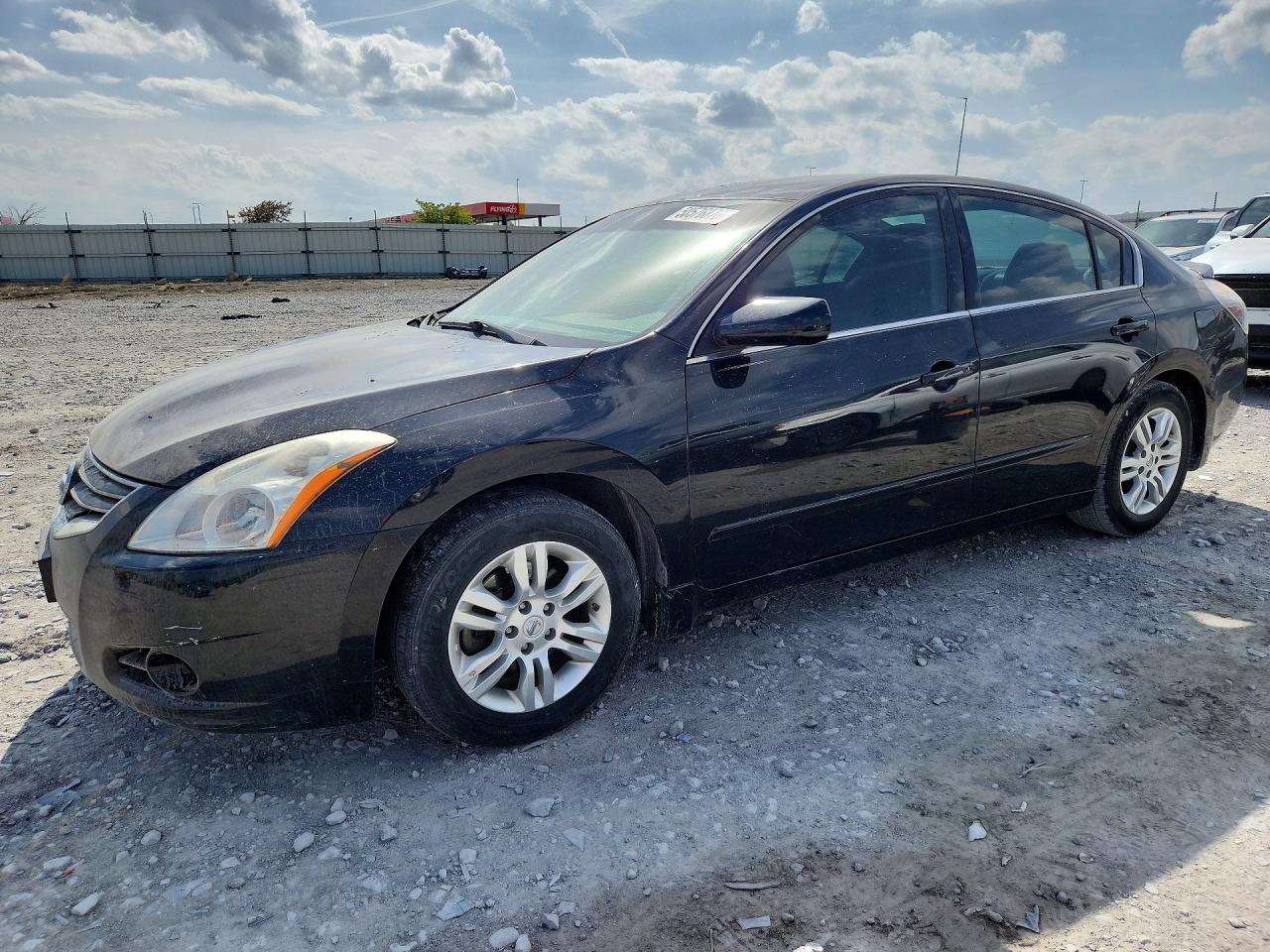 Salvage Nissan Altima Image