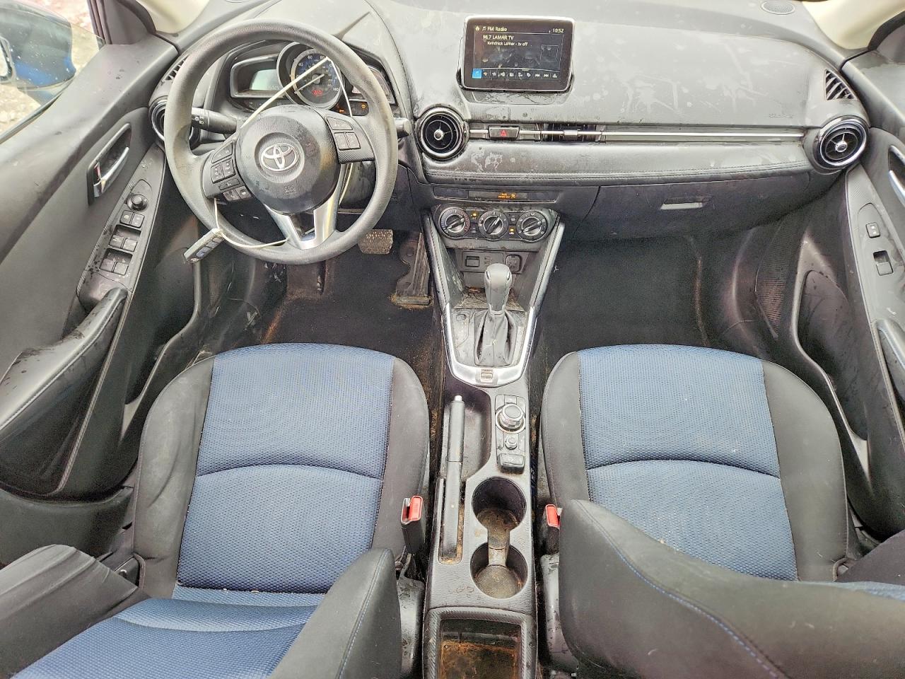 Toyota Yaris Base