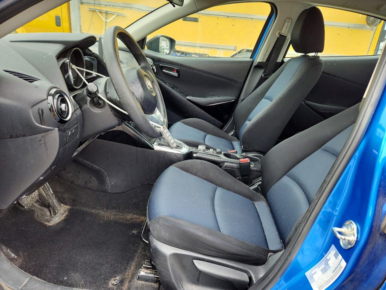 Toyota Yaris Base