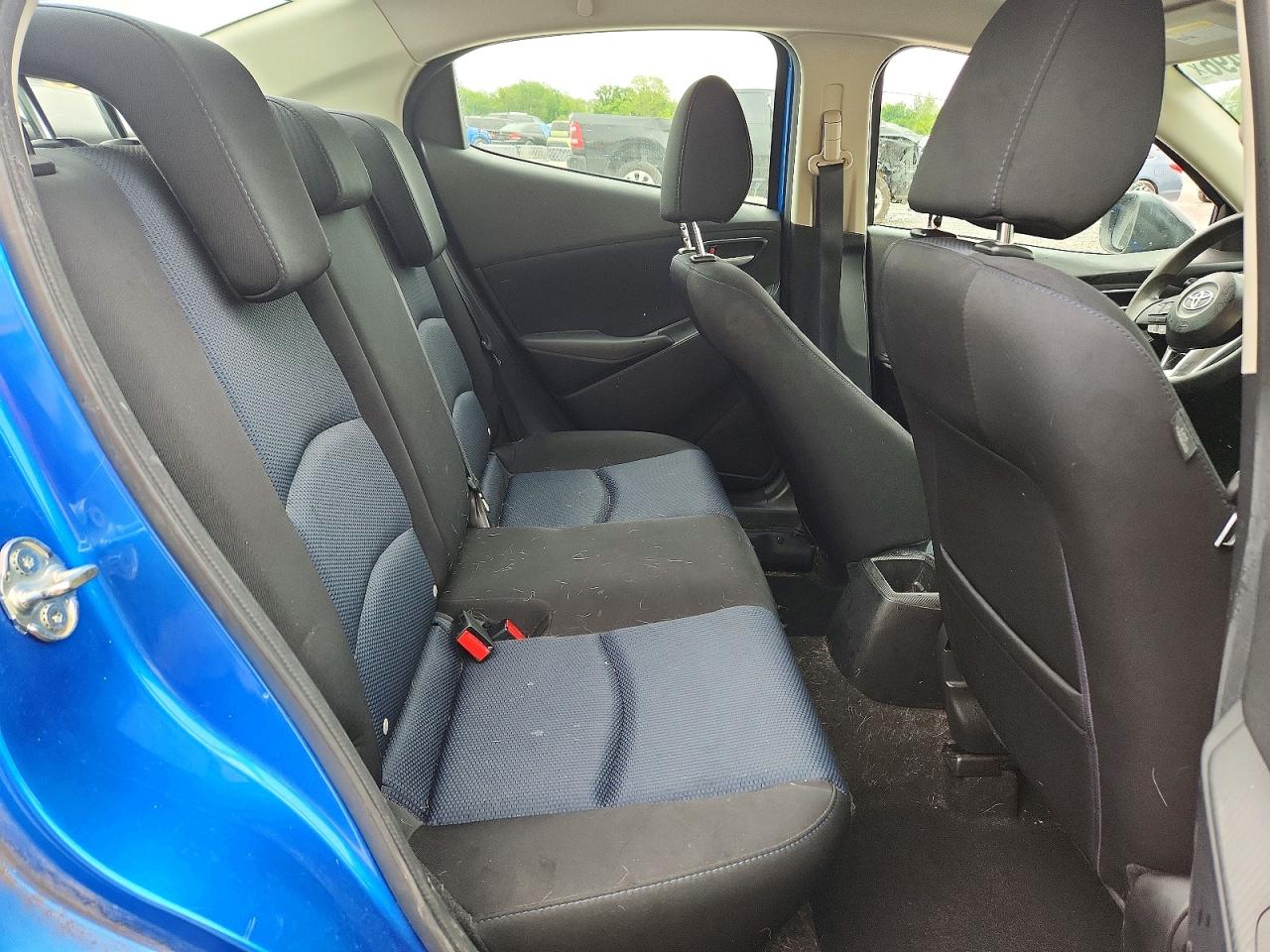 Toyota Yaris Base