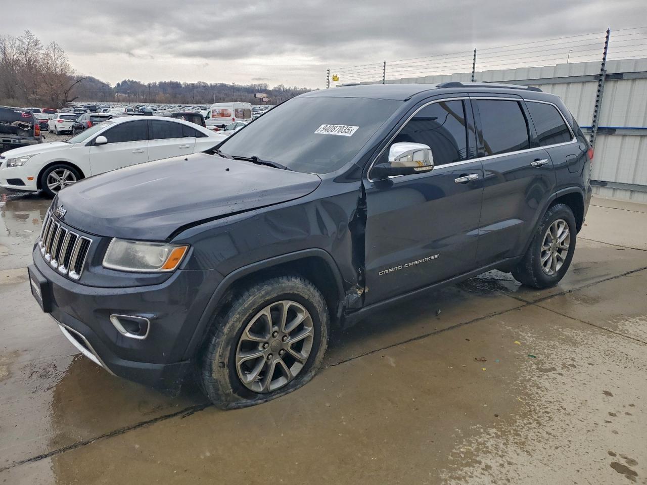 Salvage Jeep Cherokee Image
