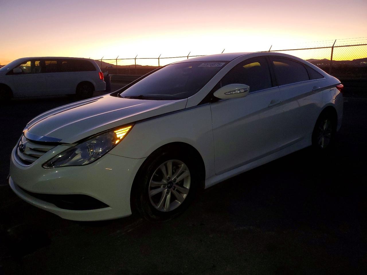 Salvage Hyundai SONATA Image