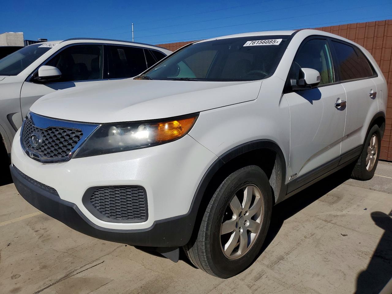 Salvage Kia Sorento Image