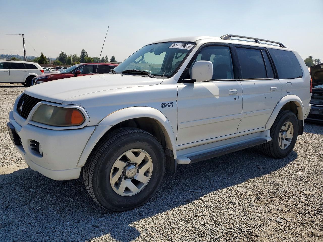 Salvage Mitsubishi Montero Image