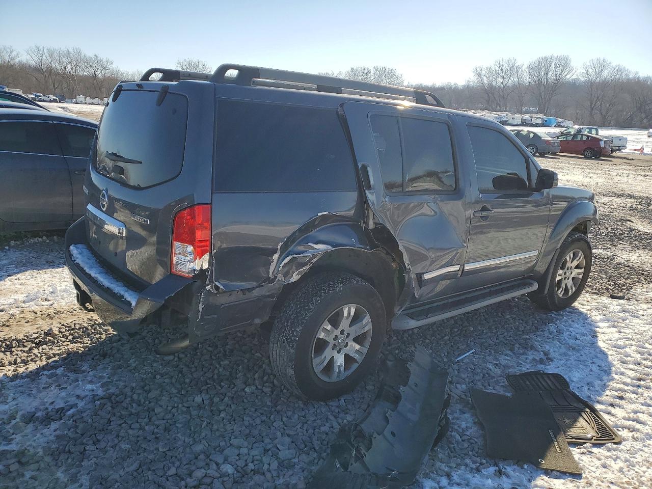 Nissan Pathfinder S