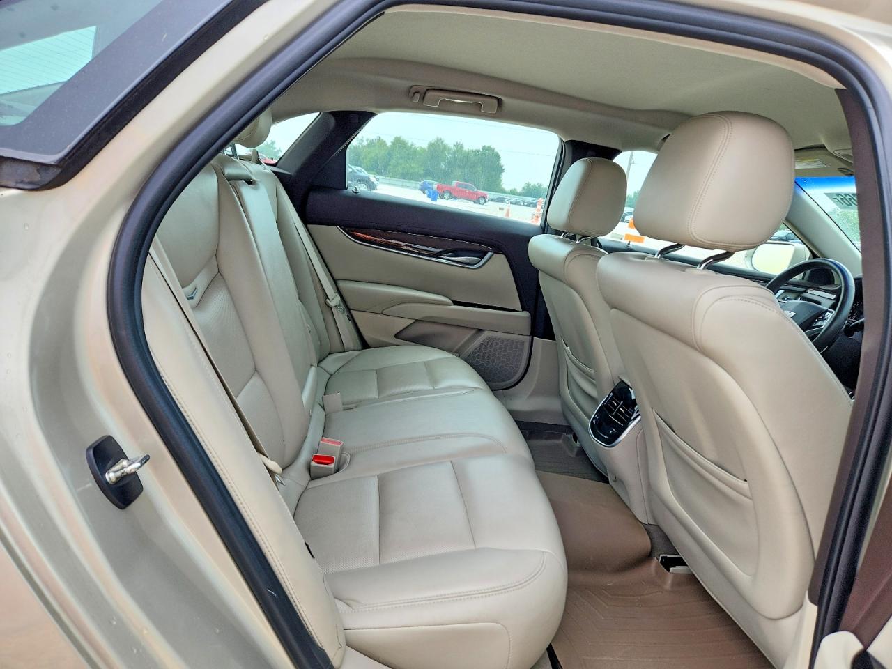 Cadillac XTS Luxury Collection