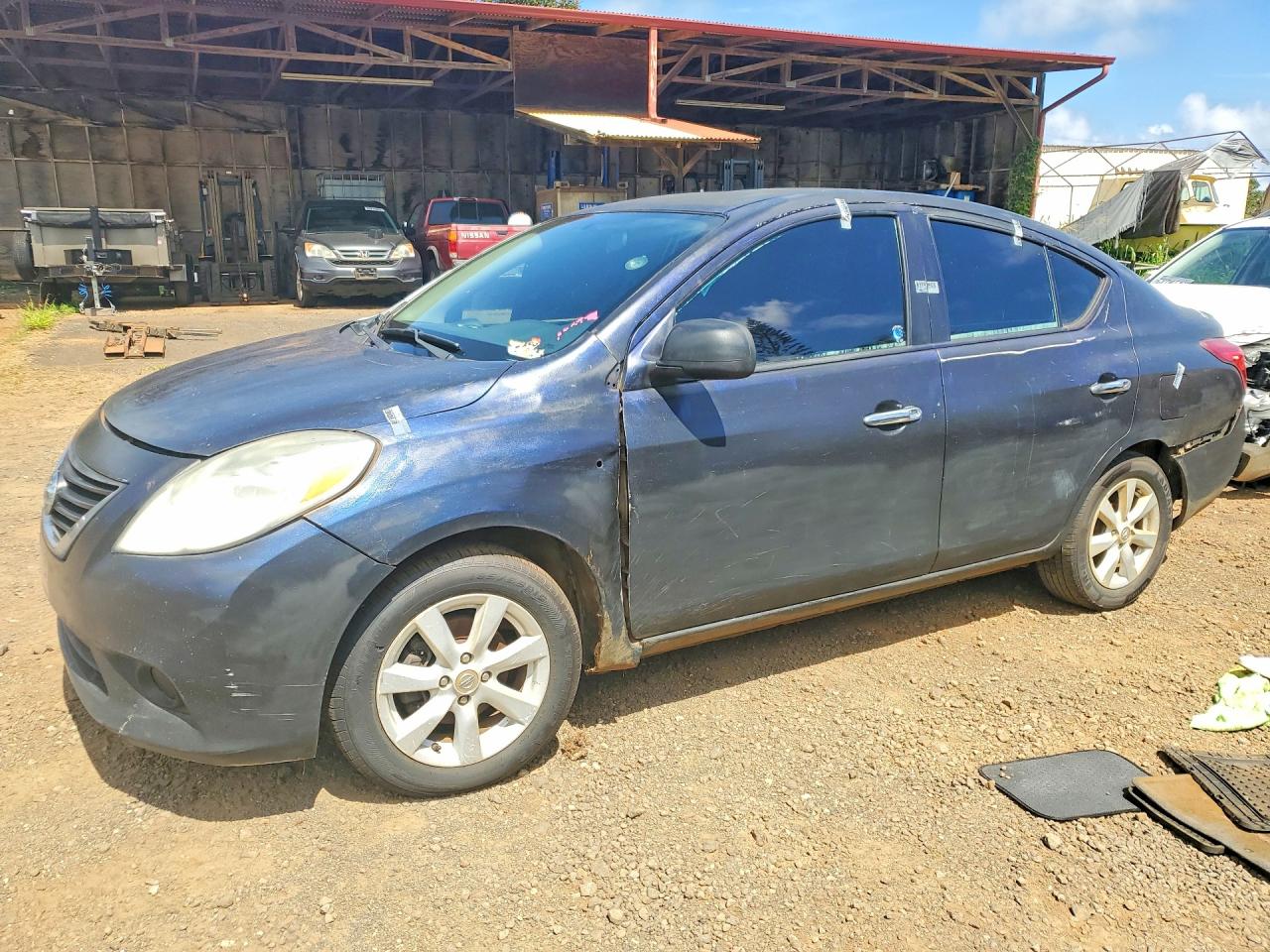 Salvage Nissan Versa Image