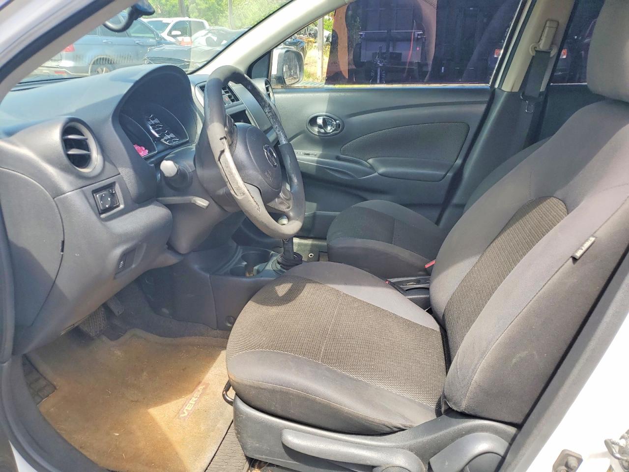 Nissan Versa 1.6 S
