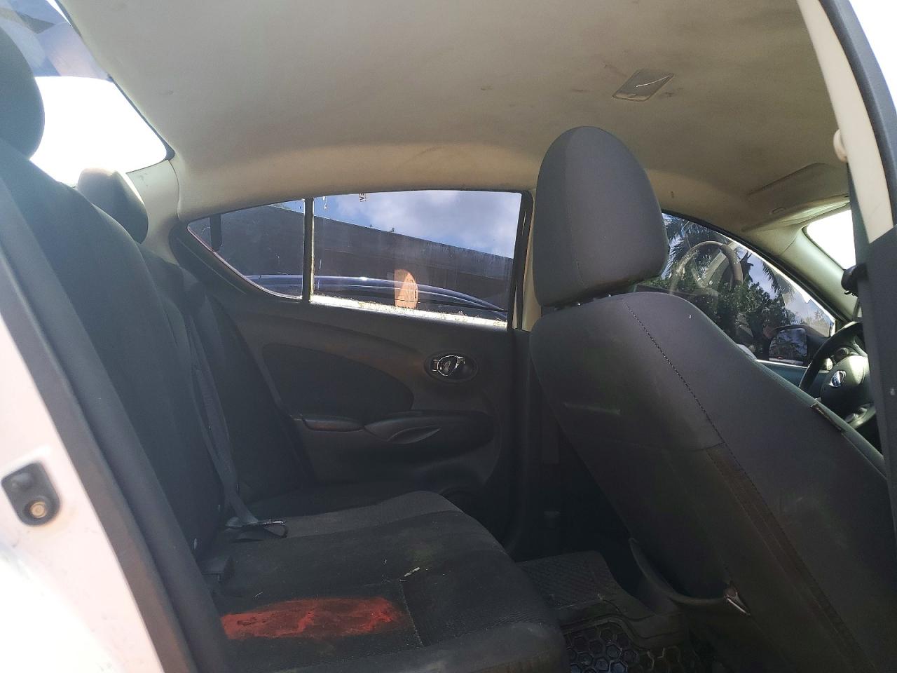 Nissan Versa 1.6 S