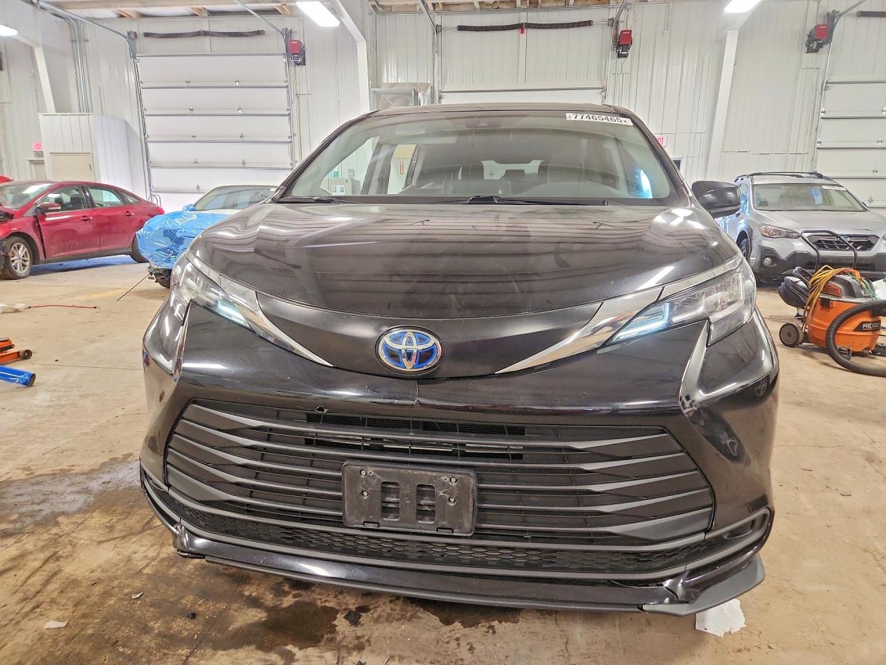 Toyota Sienna Le