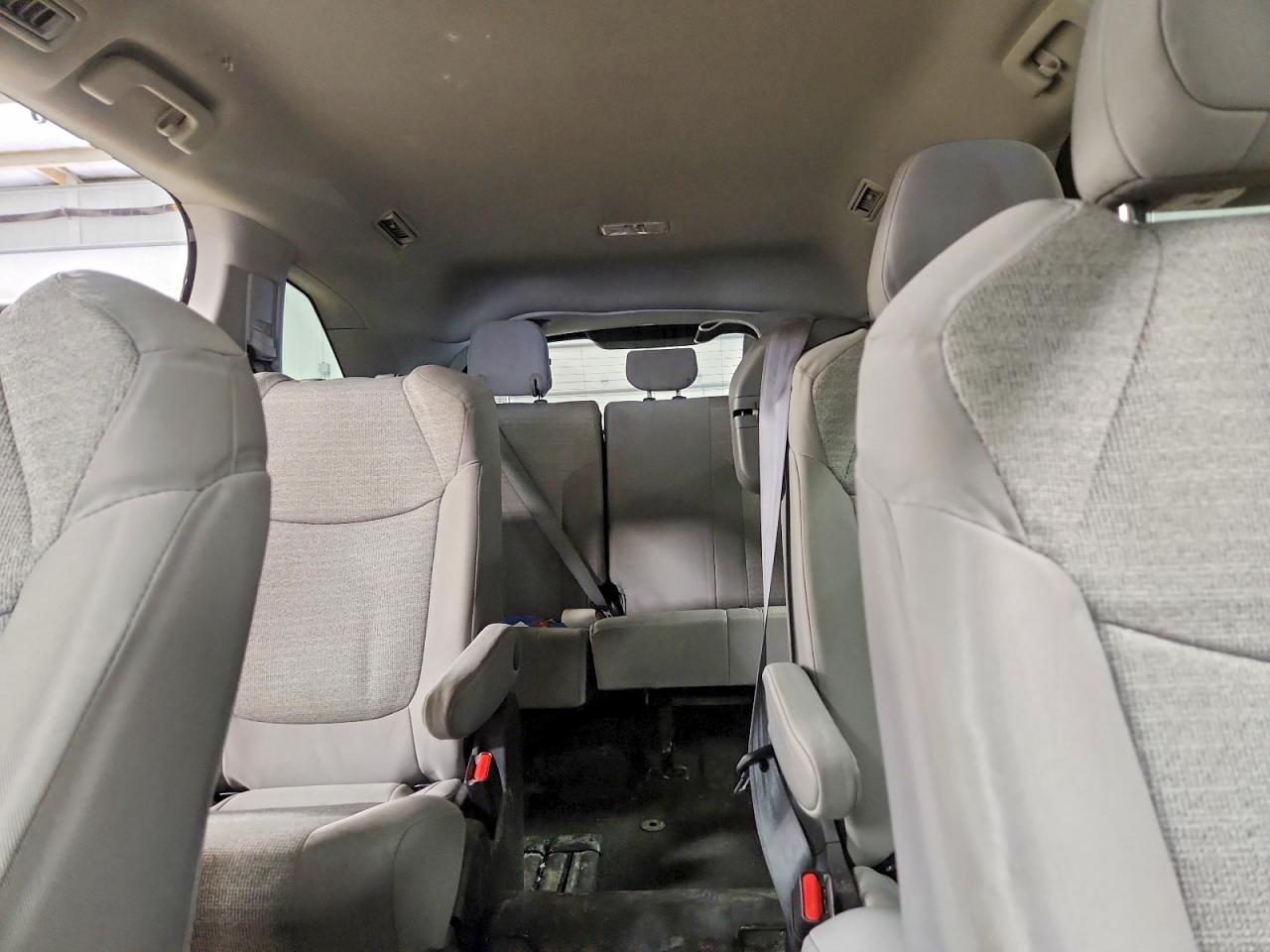 Toyota Sienna Le