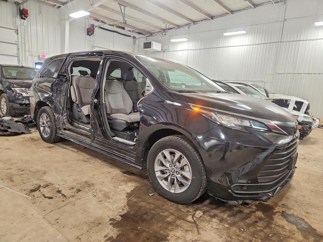Toyota Sienna Le