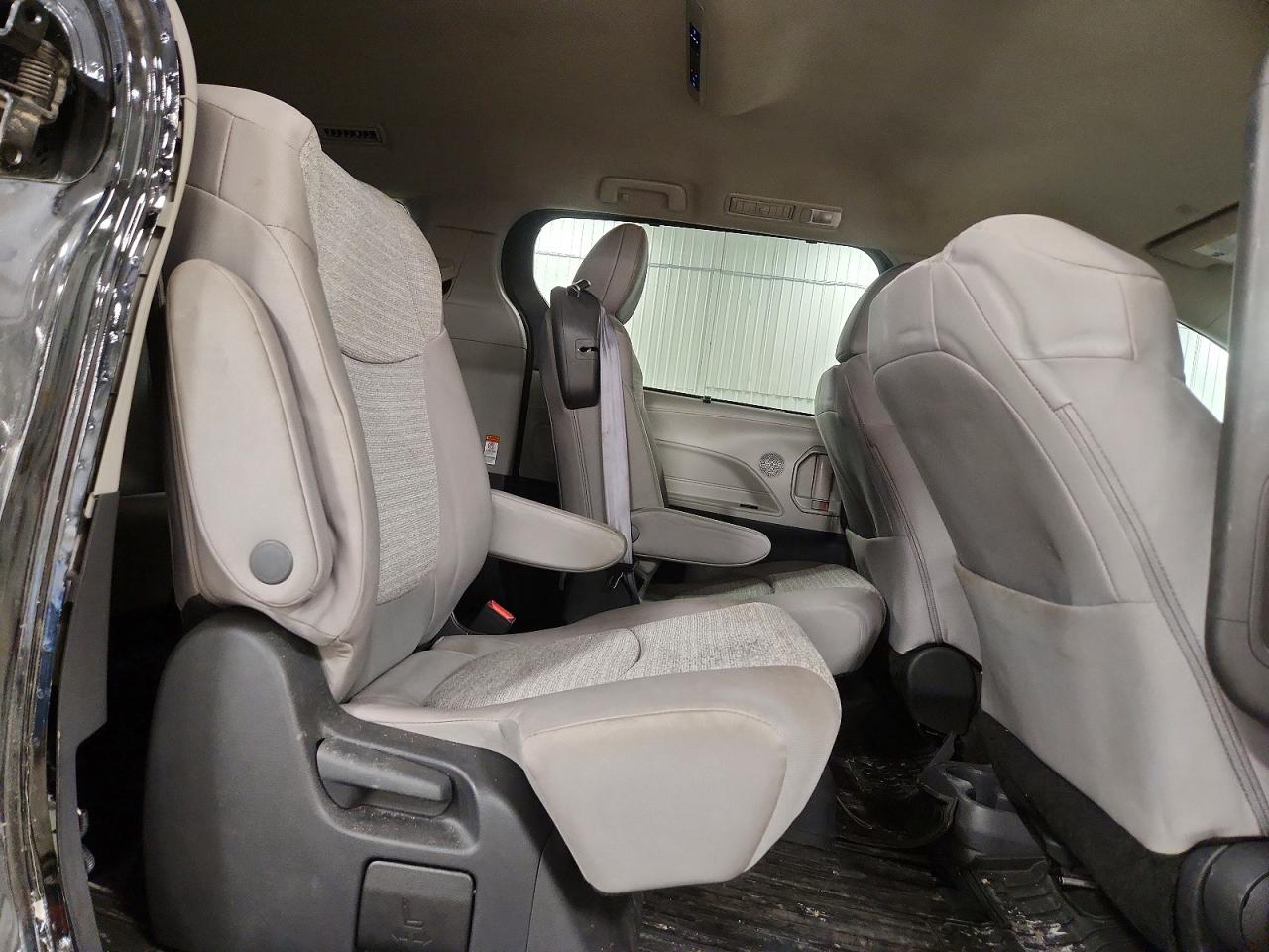 Toyota Sienna Le