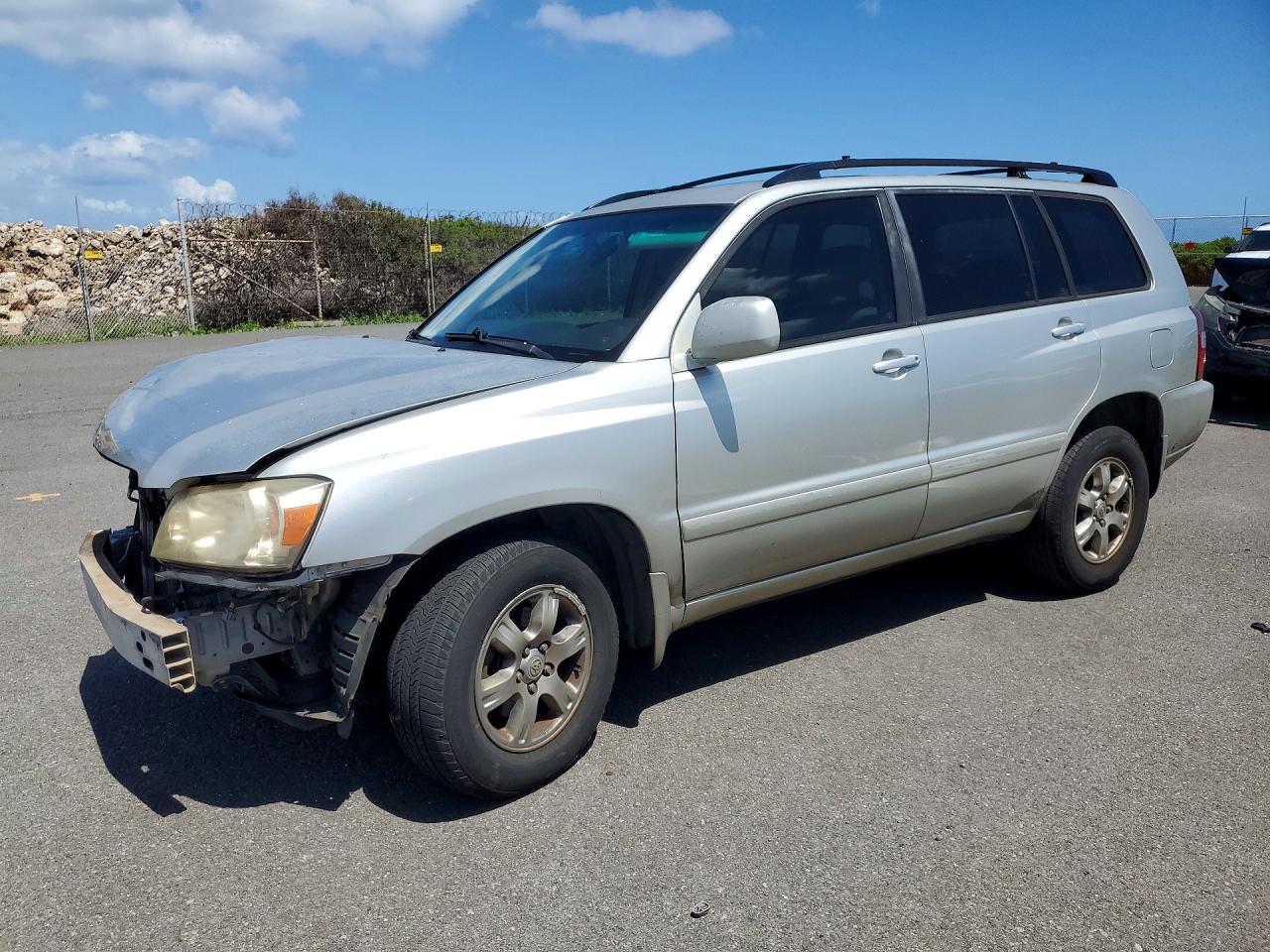 Salvage Toyota Highlander Image