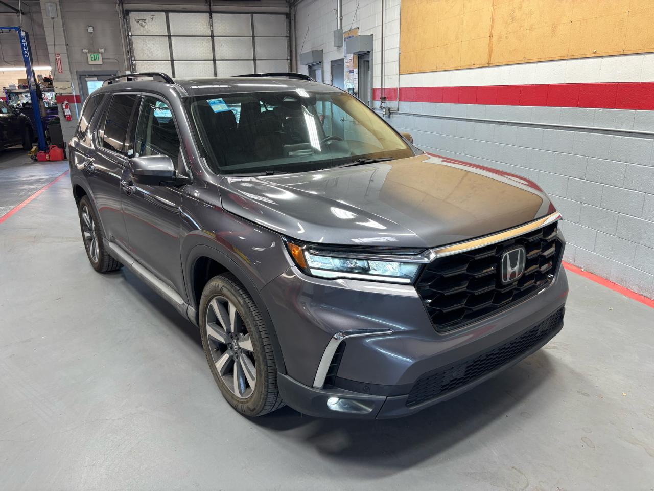 Salvage Honda Pilot Image