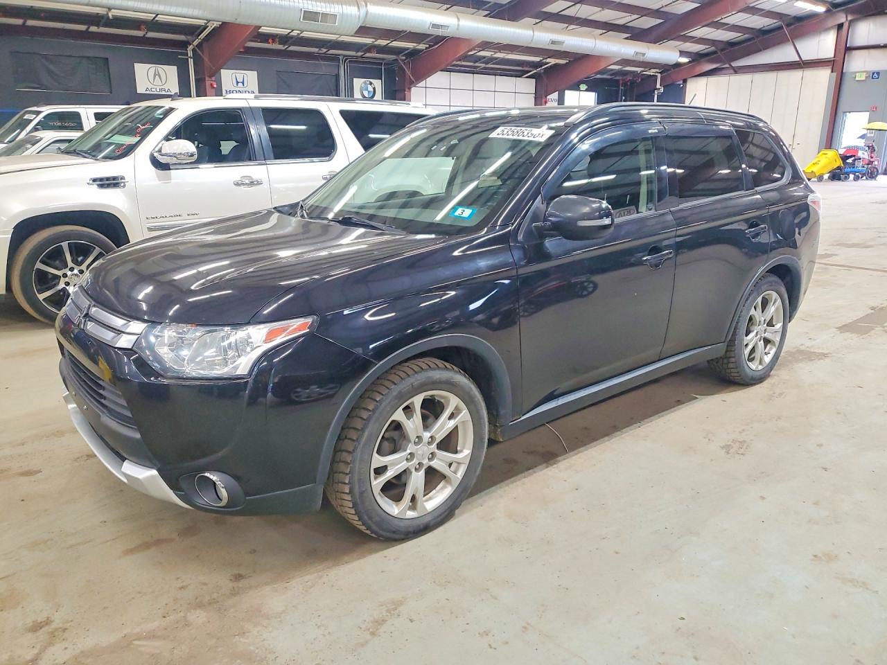 Salvage Mitsubishi Outlander Image